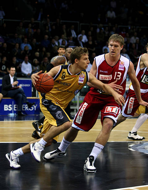 阿诺德曾在 阿诺德曾在